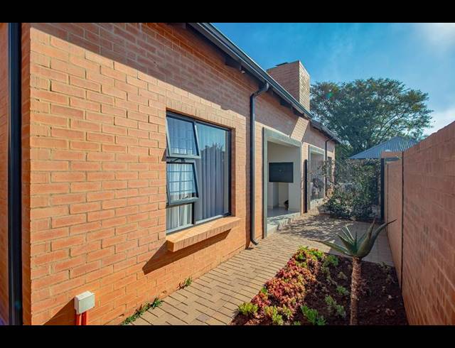 2 BEDROOM TOWNHOUSE FOR SALE IN ANNLIN